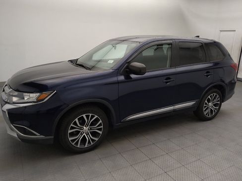 Used 2017 Mitsubishi Outlander ES AWD/4WD image 2