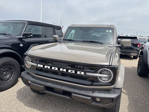 New 2026 Ford Bronco Outer Banks AWD/4WD image 3