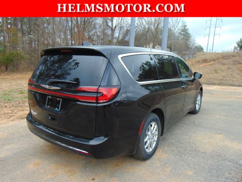New 2026 Chrysler Pacifica Select FWD image 17