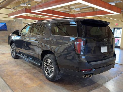 Used 2025 Chevrolet Suburban Z71 image 6