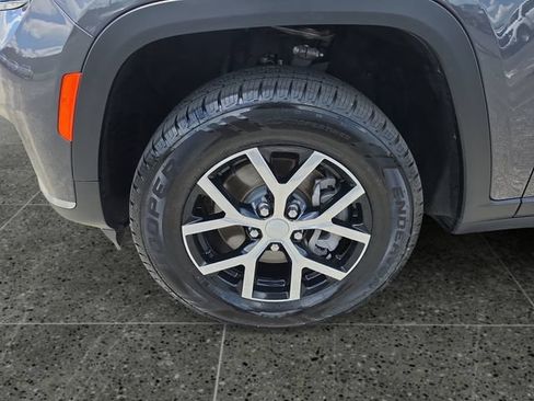 Used 2023 Jeep Grand Cherokee L Limited AWD/4WD image 16