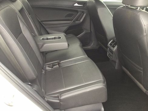 Used 2020 Volkswagen Tiguan SEL AWD/4WD image 25