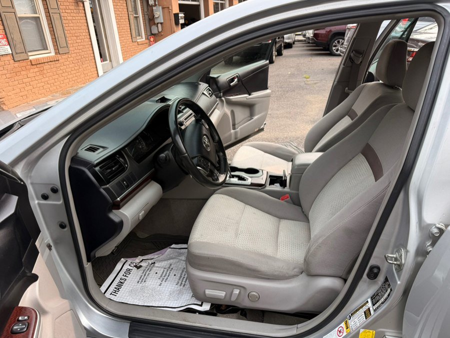 Used 2014 Toyota Camry XLE FWD image 11