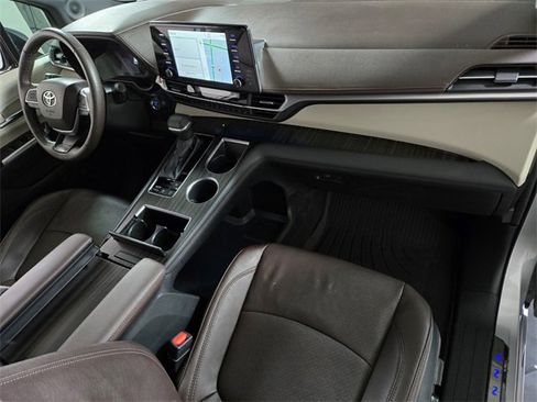 Used 2024 Toyota Sienna Platinum image 22