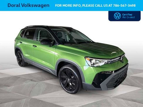 Used 2025 Volkswagen Taos SE image 2
