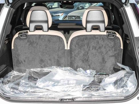 New 2026 Volvo XC90 T8 Plus w/ Protection Package Premier AWD/4WD image 13