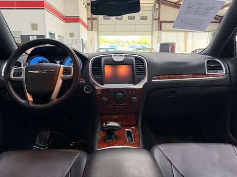 Used 2014 Chrysler 300 AWD w/ Driver Convenience Group image 20