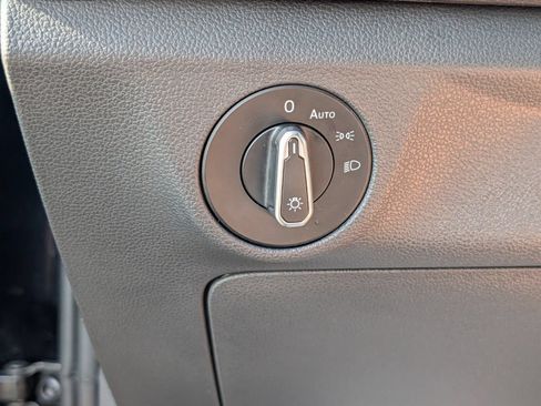 Used 2024 Volkswagen Jetta SE FWD image 10
