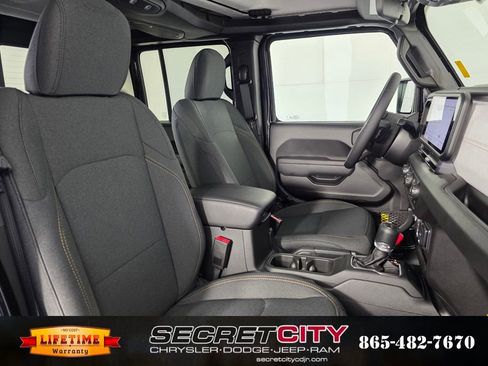 New 2025 Jeep Gladiator Sport AWD/4WD image 32