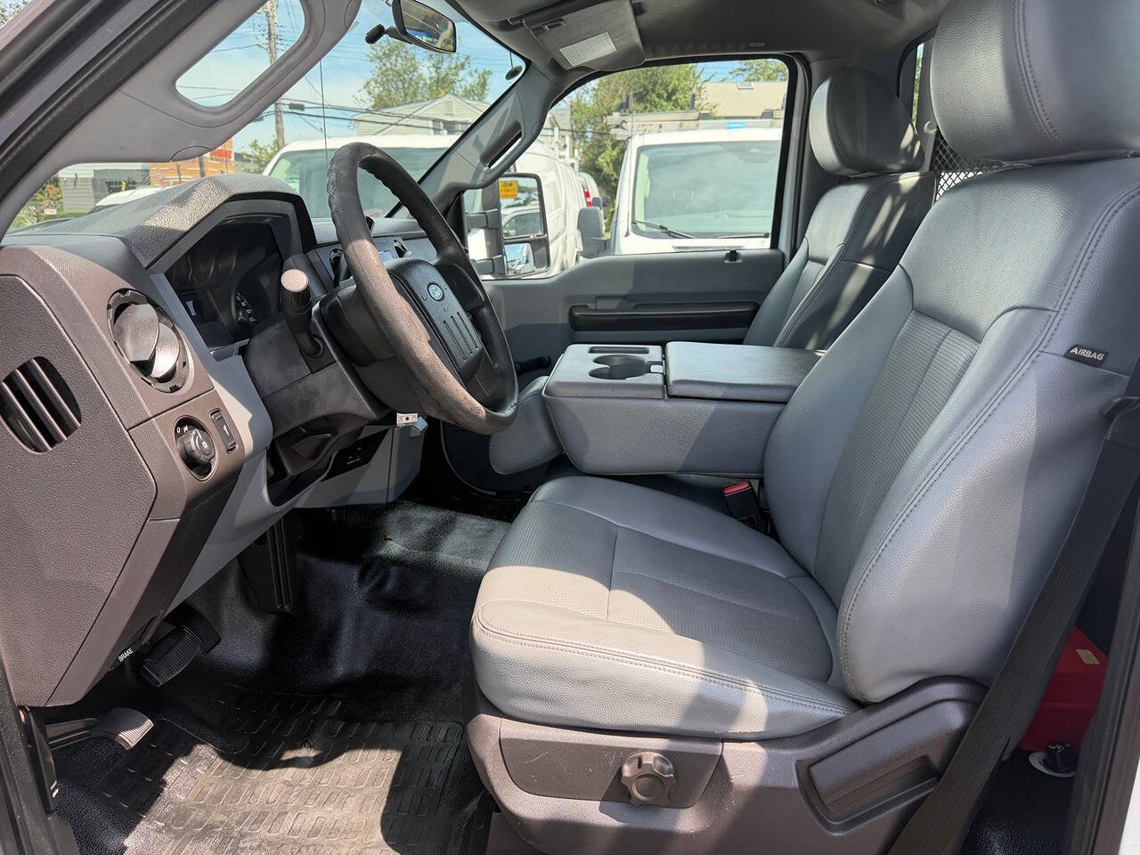 Used 2015 Ford F550 2WD Regular Cab Super Duty image 10