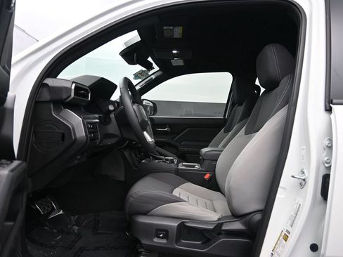 Used 2024 Toyota Tacoma TRD Sport AWD/4WD image 15
