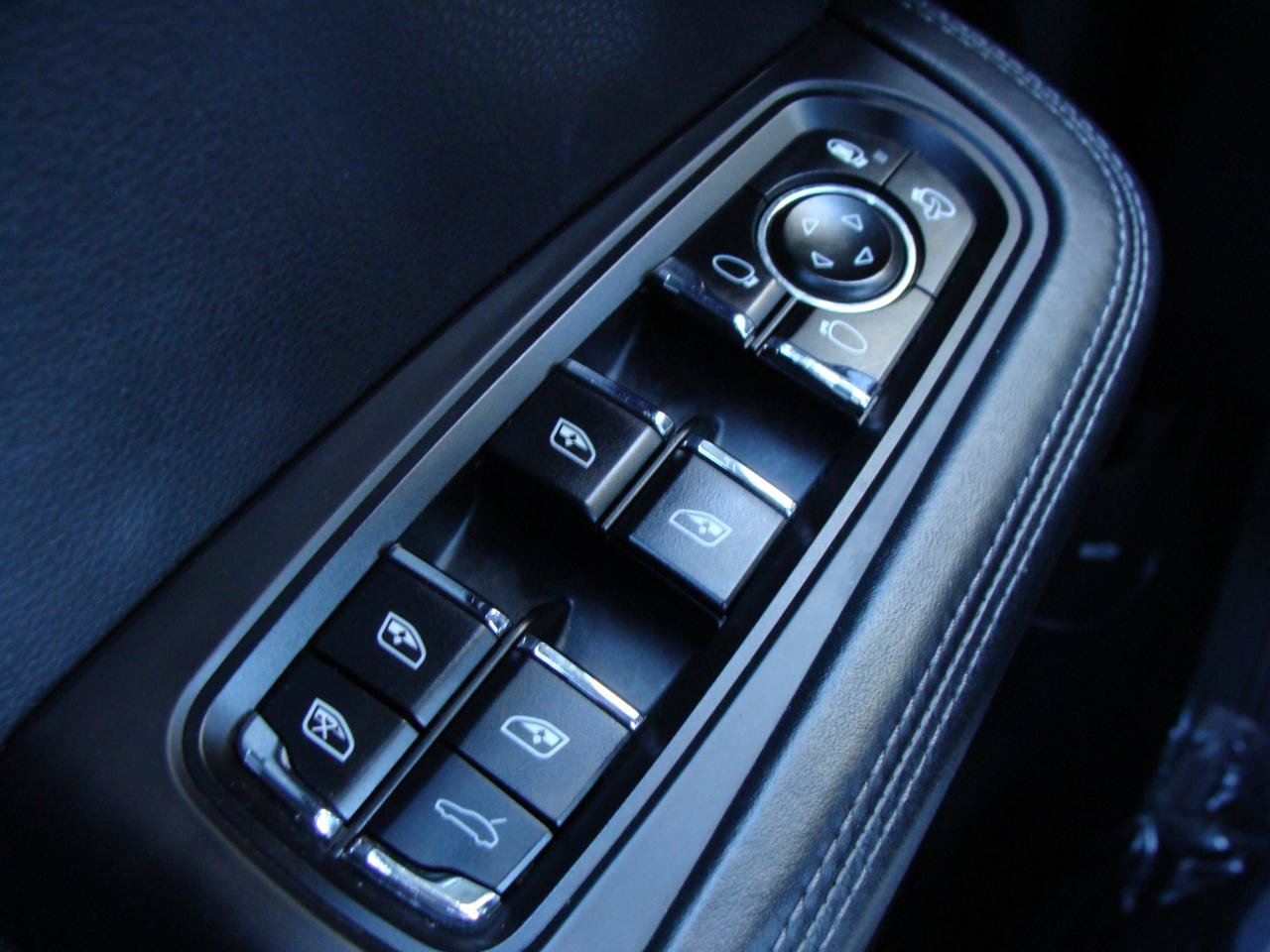 Used 2020 Porsche Macan S w/ Premium Package Plus AWD/4WD image 29