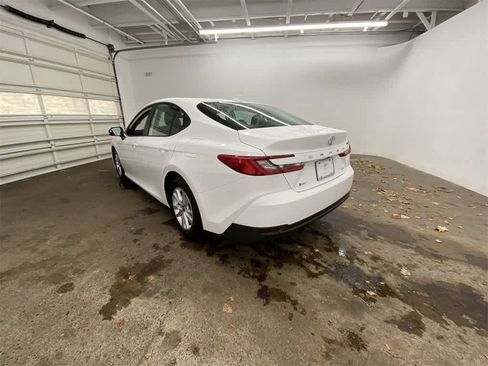 Used 2025 Toyota Camry LE image 4