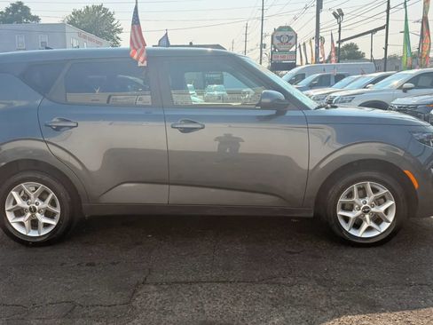 Used 2024 Kia Soul LX w/ Option Group 015 FWD image 11