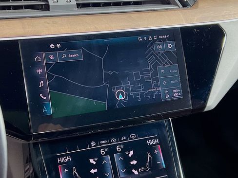 Used 2023 Audi e-tron Premium Plus w/ Premium Plus Package image 16