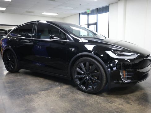Used 2020 Tesla Model X image 6