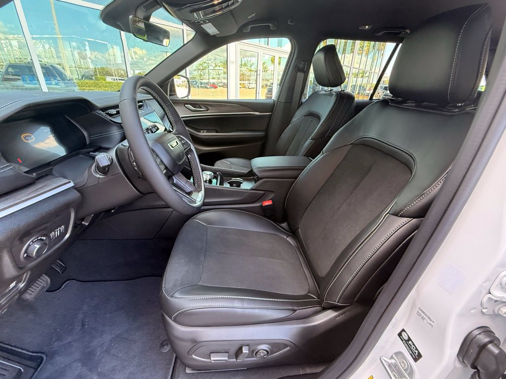 New 2026 Jeep Grand Cherokee Altitude RWD image 10