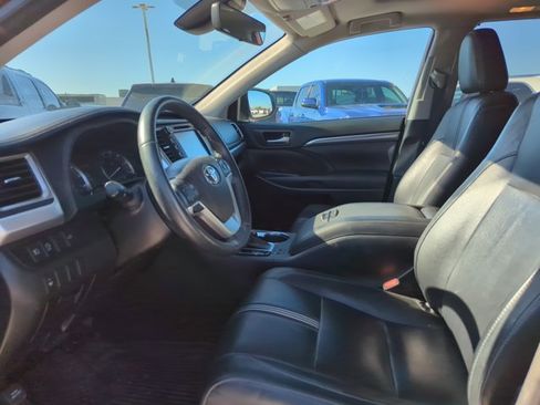 Used 2018 Toyota Highlander SE image 8