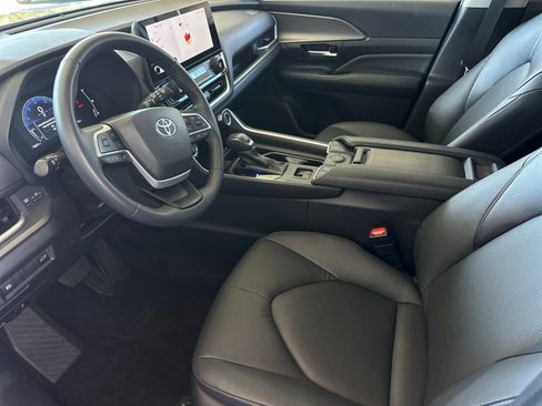 Used 2025 Toyota Grand Highlander FWD image 9