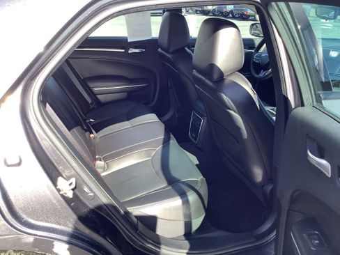 Used 2023 Chrysler 300 Touring L w/ Safetytec Plus Group image 8
