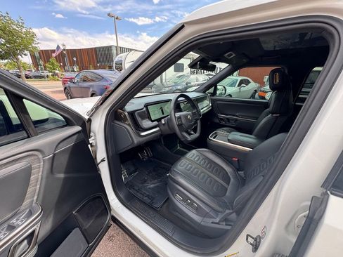 Used 2022 Rivian R1T Adventure image 11