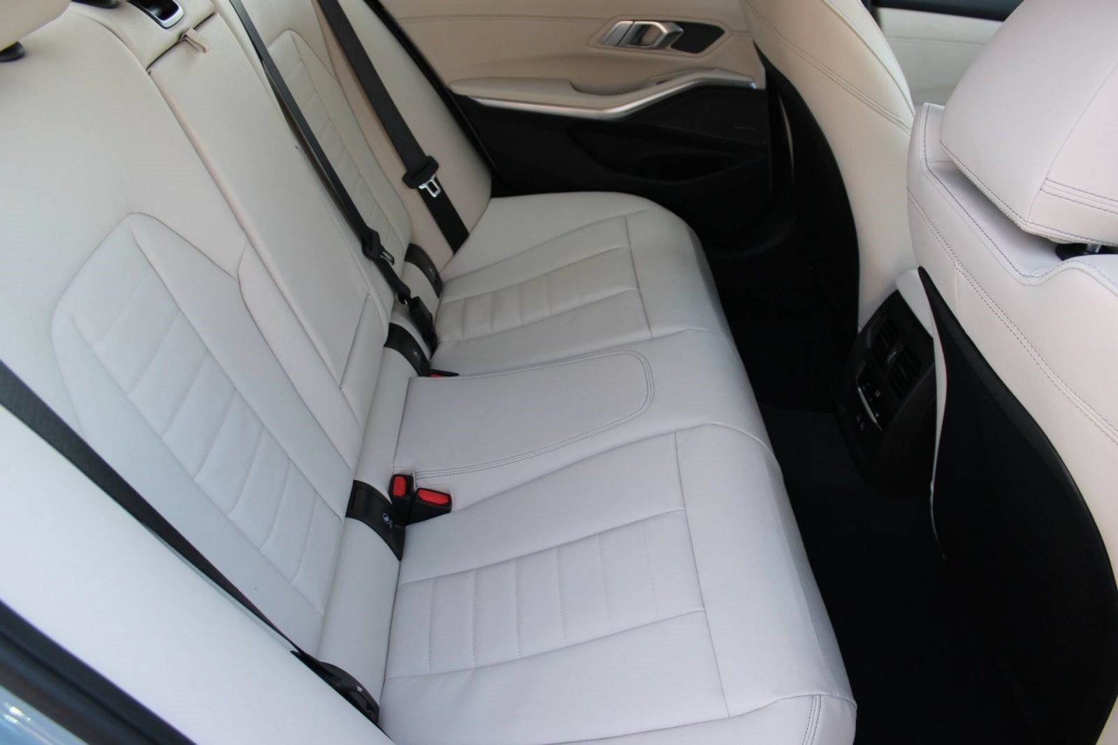Used 2026 BMW 330i Sedan w/ M Sport Package RWD image 32