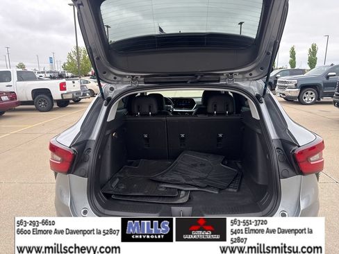 Used 2025 Chevrolet Trax LT w/ LT Convenience Package FWD image 23