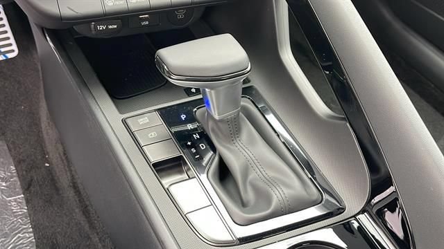 New 2025 Hyundai Elantra SEL FWD image 17
