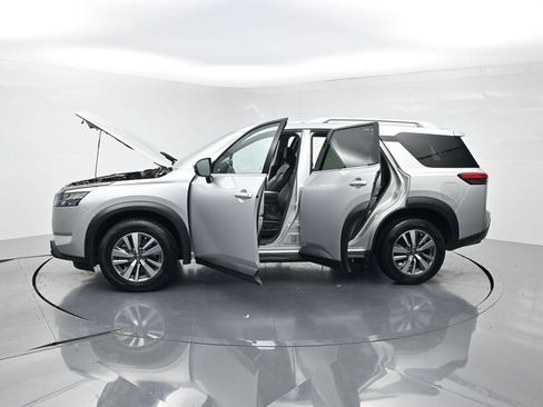 Used 2025 Nissan Pathfinder SL FWD image 29