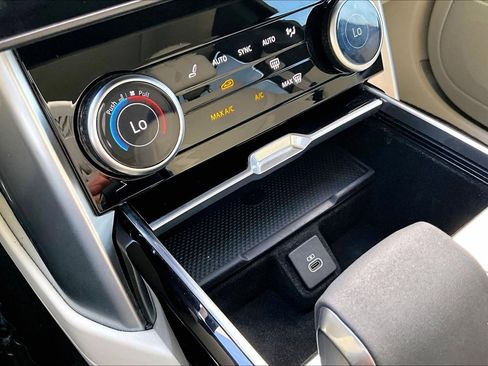 Used 2023 Land Rover Range Rover SE image 33