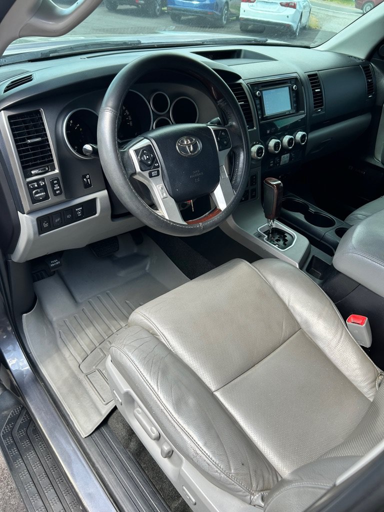 Used 2015 Toyota Sequoia Platinum RWD image 9