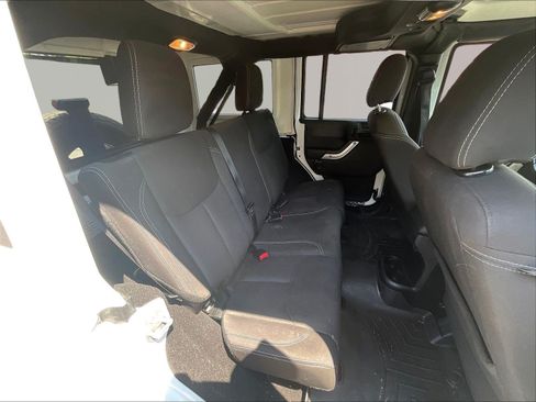 Used 2018 Jeep Wrangler Unlimited Sahara AWD/4WD image 22