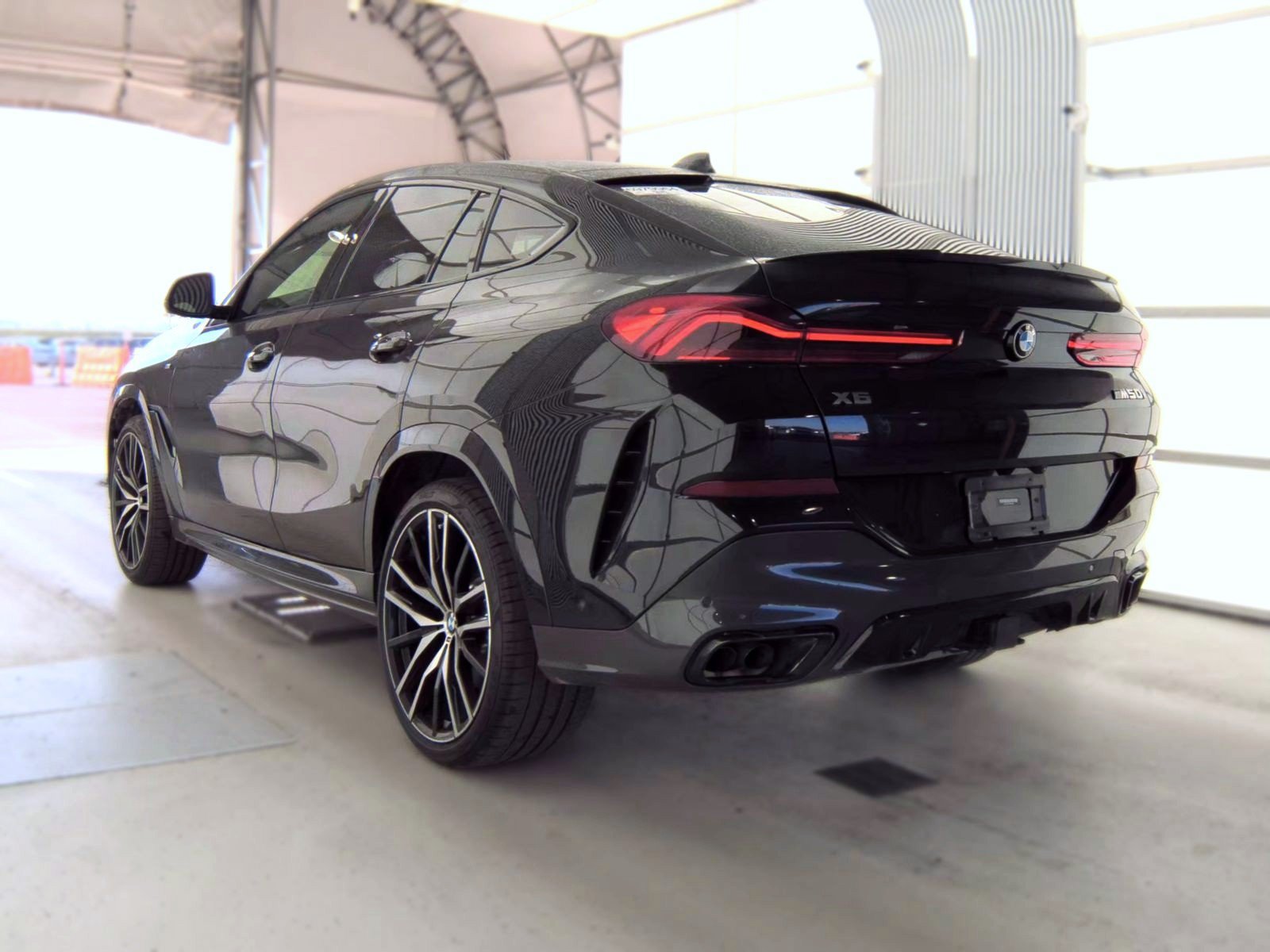 Used 2020 BMW X6 M50i w/ Premium Enhanced Package AWD/4WD image 3