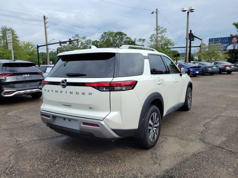 Used 2024 Nissan Pathfinder SL w/ Cargo Package FWD image 2