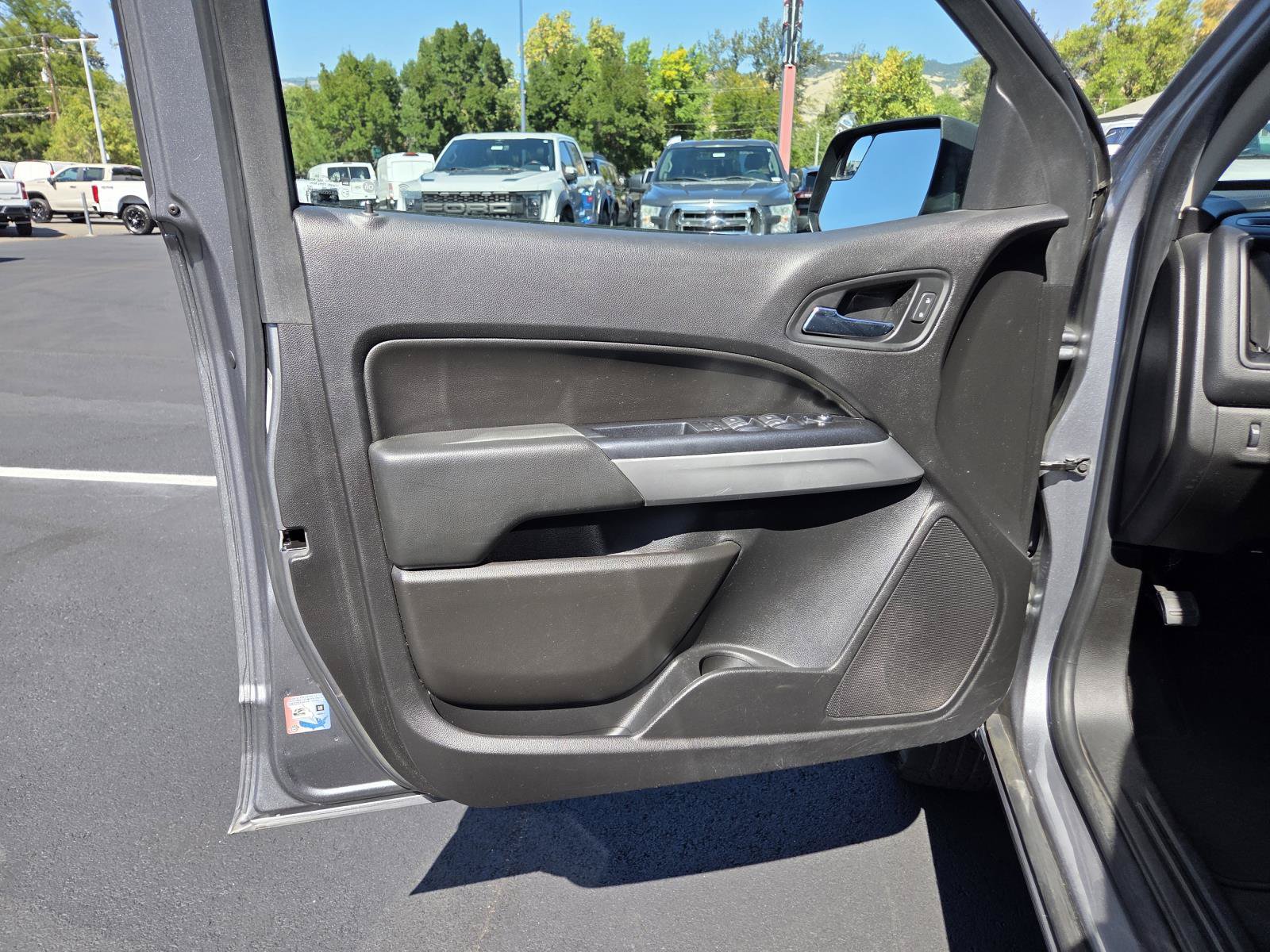 Used 2021 Chevrolet Colorado LT AWD/4WD image 12