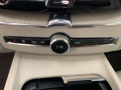 Certified 2023 Volvo XC60 B5 Plus w/ Protection Package Premier image 13