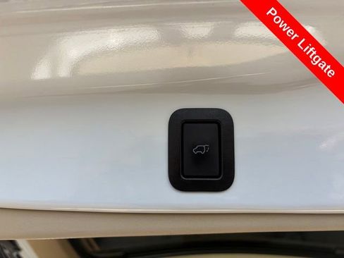 Used 2019 Toyota Highlander XLE AWD/4WD image 21
