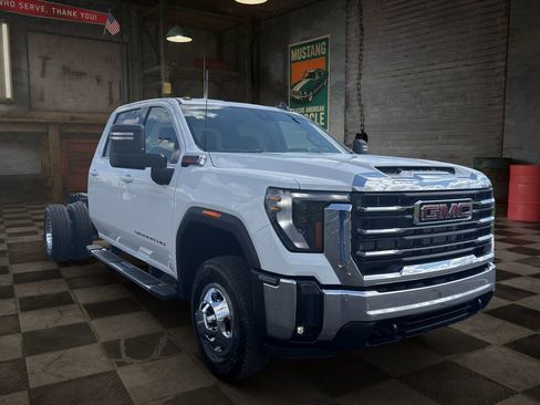 New 2026 GMC Sierra 3500 SLE w/ SLE Convenience Package AWD/4WD image 6