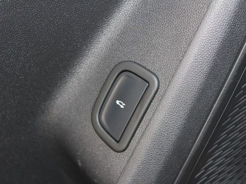 Used 2024 Chevrolet Traverse LT image 41