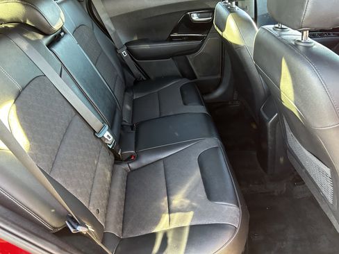 Certified 2022 Kia Niro LXS image 12