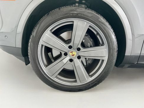 Used 2024 Porsche Cayenne AWD/4WD image 29