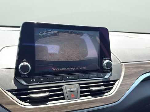 Used 2025 Nissan Altima 2.5 SV FWD image 19