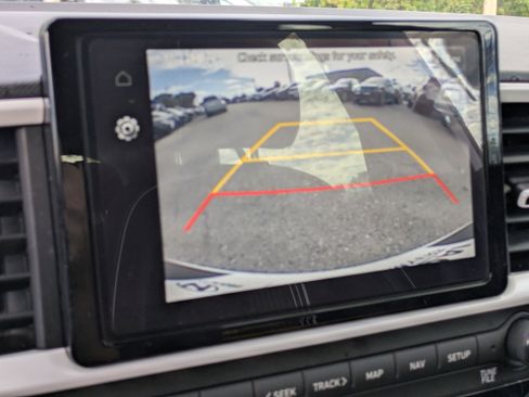 Used 2023 Hyundai Venue Limited image 30