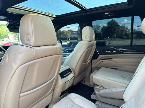 Used 2021 Cadillac Escalade Premium Luxury image 30