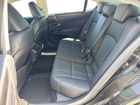 Certified 2022 Lexus ES 350 Ultra Luxury w/ Accessory Package 2 FWD image 12