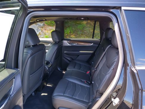 Certified 2025 Cadillac XT6 Premium Luxury w/ Platinum Package image 24