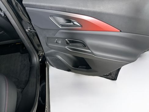 Used 2024 Chevrolet Equinox EV RS FWD image 29