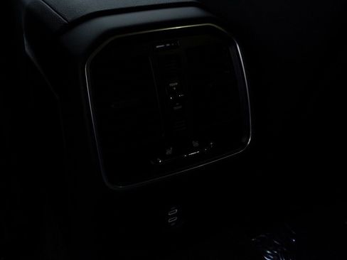 Used 2025 Porsche Macan AWD/4WD image 26