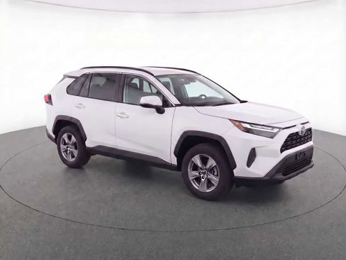 Used 2025 Toyota RAV4 XLE image 3