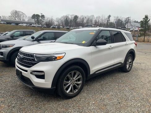 Used 2020 Ford Explorer XLT w/ Equipment Group 202A image 10